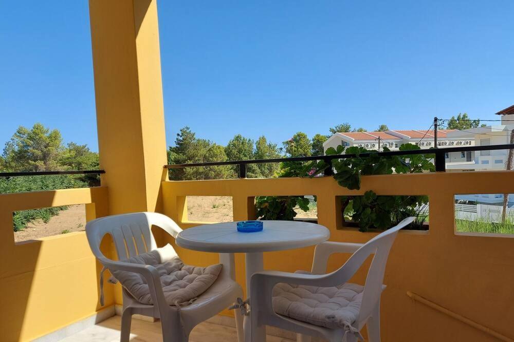 Menelaos Apartments Daratsos Exterior photo