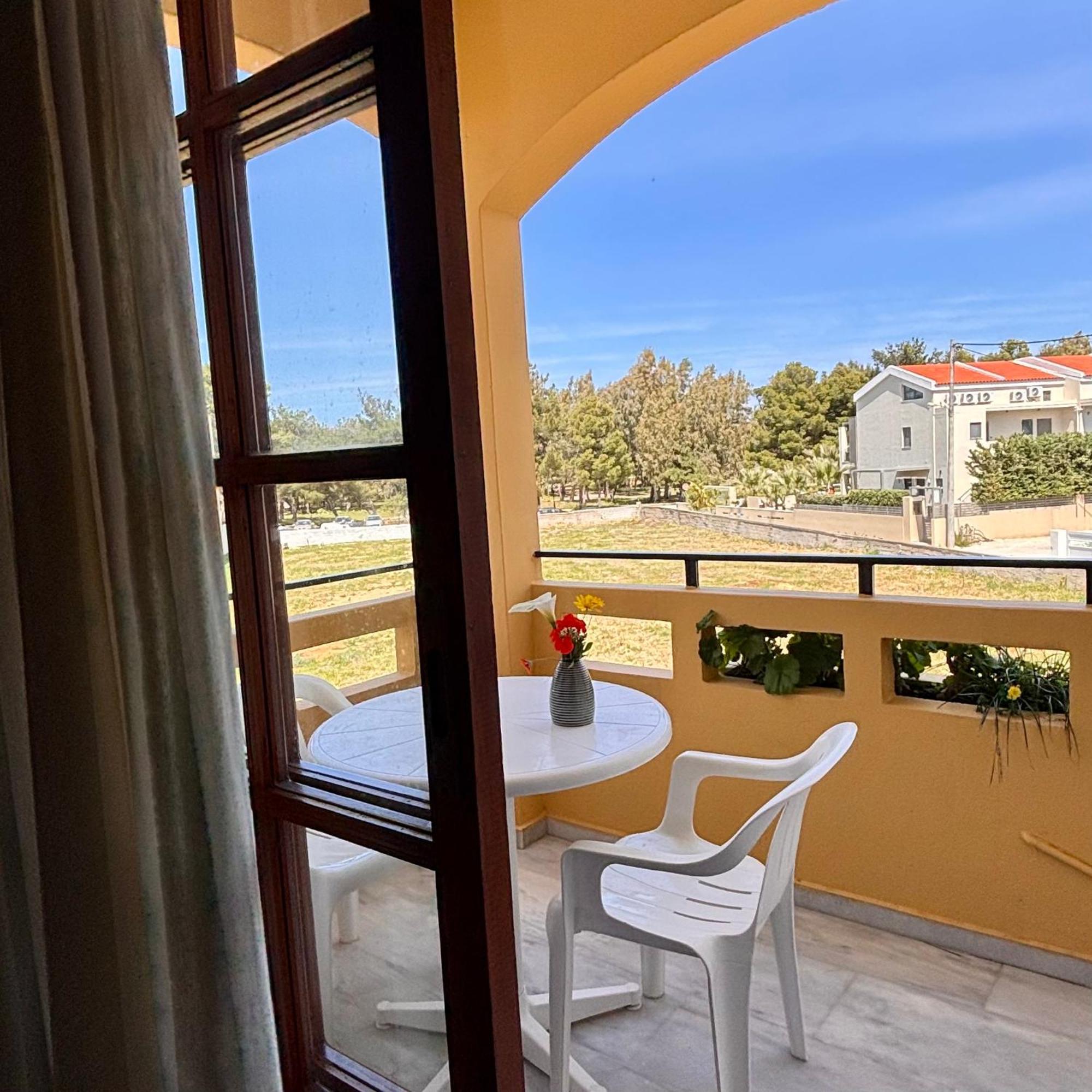 Menelaos Apartments Daratsos Exterior photo